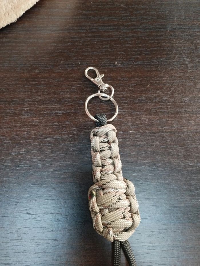 Porte clés en paracorde fait main - photo numéro 4