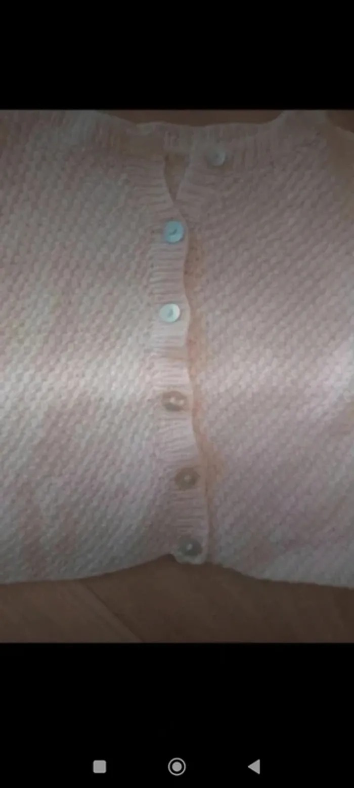 Lot gilets fait main 12 mois - photo numéro 2