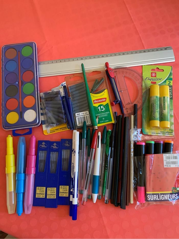 Lot fournitures scolaires