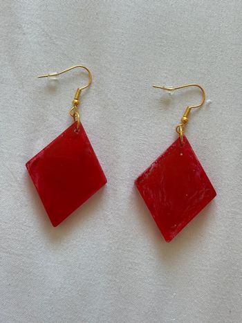 Boucles d’oreilles pendante losange rouge fait main résine acier inoxydable