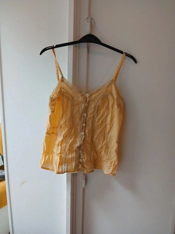 Haut été jaune avec dentelle taille 38