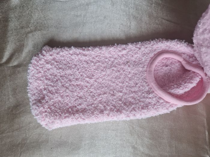 Lot de chaussettes + chaussons antidérapantsLot de chaussettes + chaussons antidérapants

Différentes tailles (indiqué sur les photos) :

 - chaussons antidérapants x2 - 36/40
 - chaussette renard - 31/34
 - chaussette pingouin - 36-38
 - 2 pair - photo numéro 3