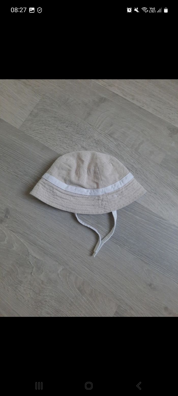 Chapeau taille 43 réversible