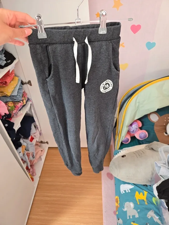 Jogging décathlon taille 8 ans