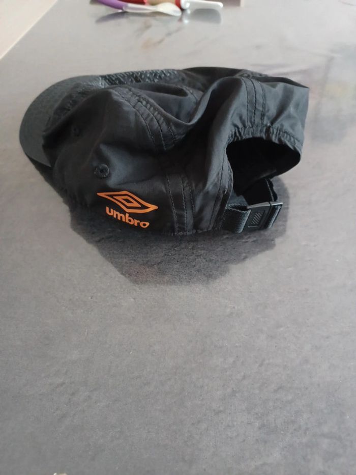 Casquette umbro - photo numéro 3