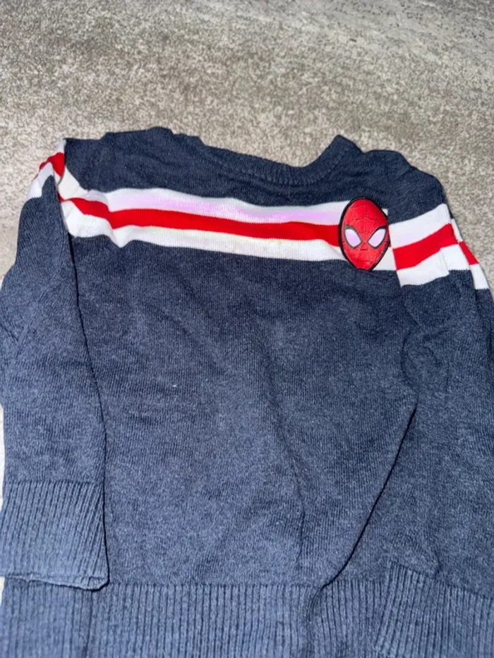 Pull spiderman taille 110 - photo numéro 3