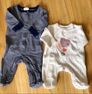 2 Pyjamas de naissance