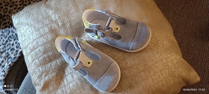 Chaussures d'été garçon pointure 20 - photo numéro 3