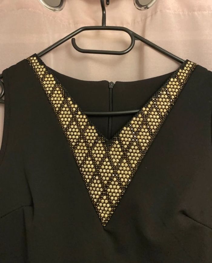 Robe noire col V strass - photo numéro 2