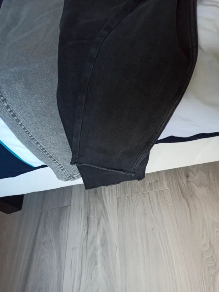 Lot de 4 jeans+ 1 pantalon noir Kiabi t36(lot18) - photo numéro 9