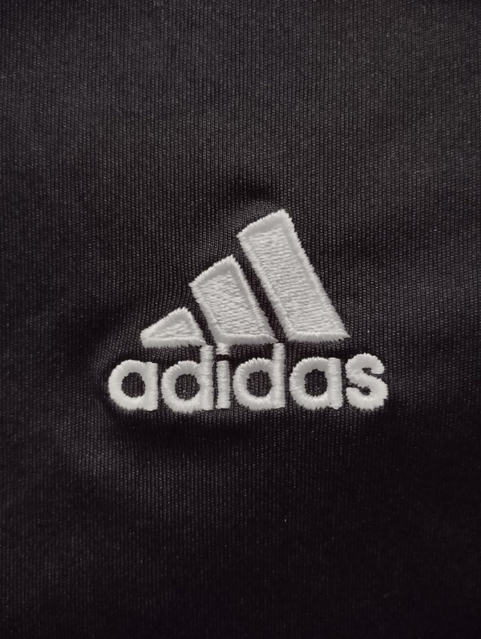 T-shirt Adidas taille 6ans - photo numéro 5