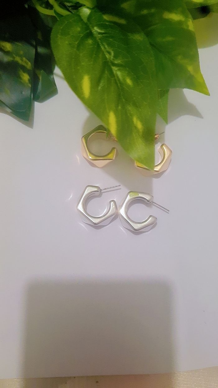 Boucle d'oreilles légère - photo numéro 3