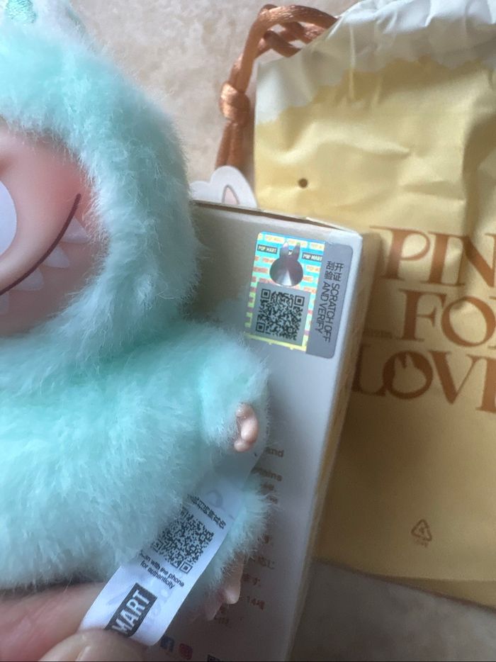 Labubu pin for love « I » - photo numéro 2