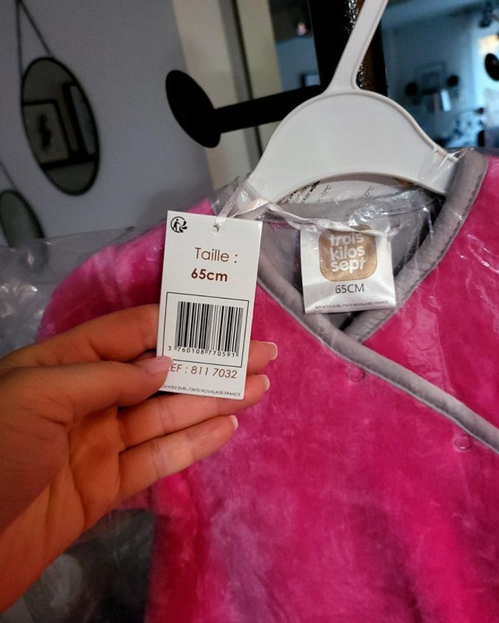 Très belle gigoteuse polaire 65cm fushia marque 3 kg7 neuf - photo numéro 3