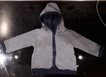 Gilet fin à capuche - 3 mois