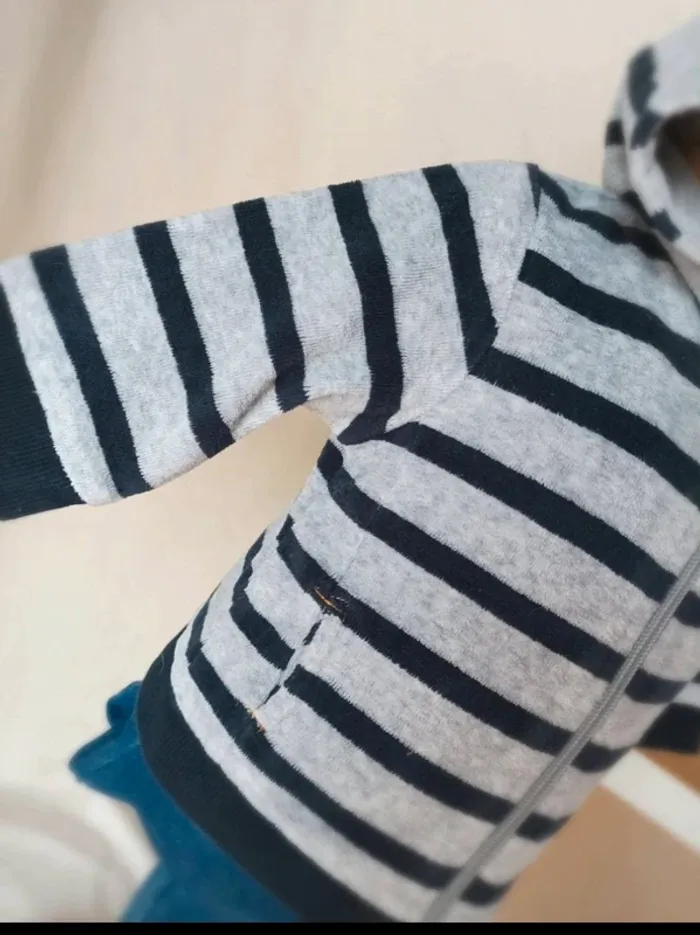 Gilet Zippé à Capuche Rayé "Kiabi" - Taille 3 Mois - photo numéro 2