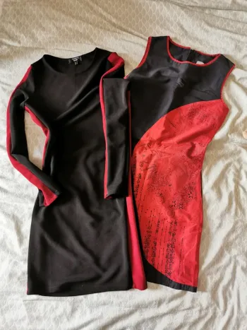 2 robes noir/rouge jennyfer/cachecache
