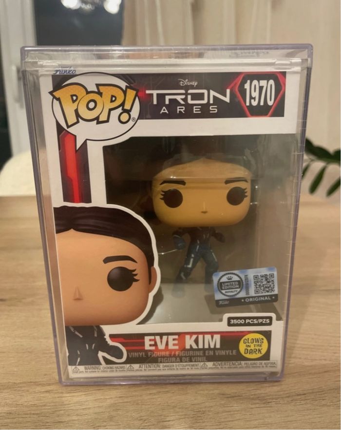 Figurine POP Ève Kim Disney Tron ARÈS 1970 limited édition 3500 pièces dans le monde