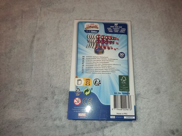 Figurine 3d a monter spiderman Marvel - photo numéro 3