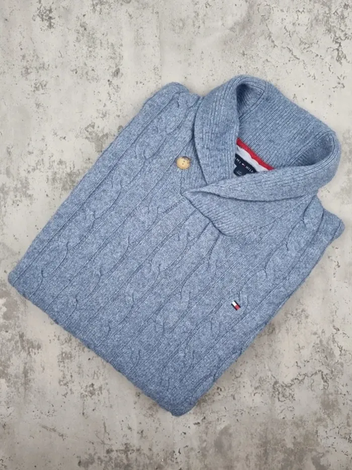 Pull torsadé col châle Tommy Hilfiger – Bleu clair – Taille L Hommes (mesures en photos)