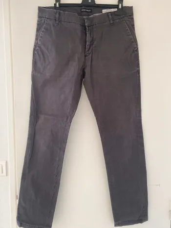 Pantalon chino gris