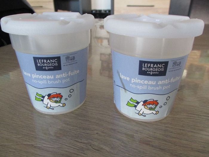 lave pinceaux anti fuite