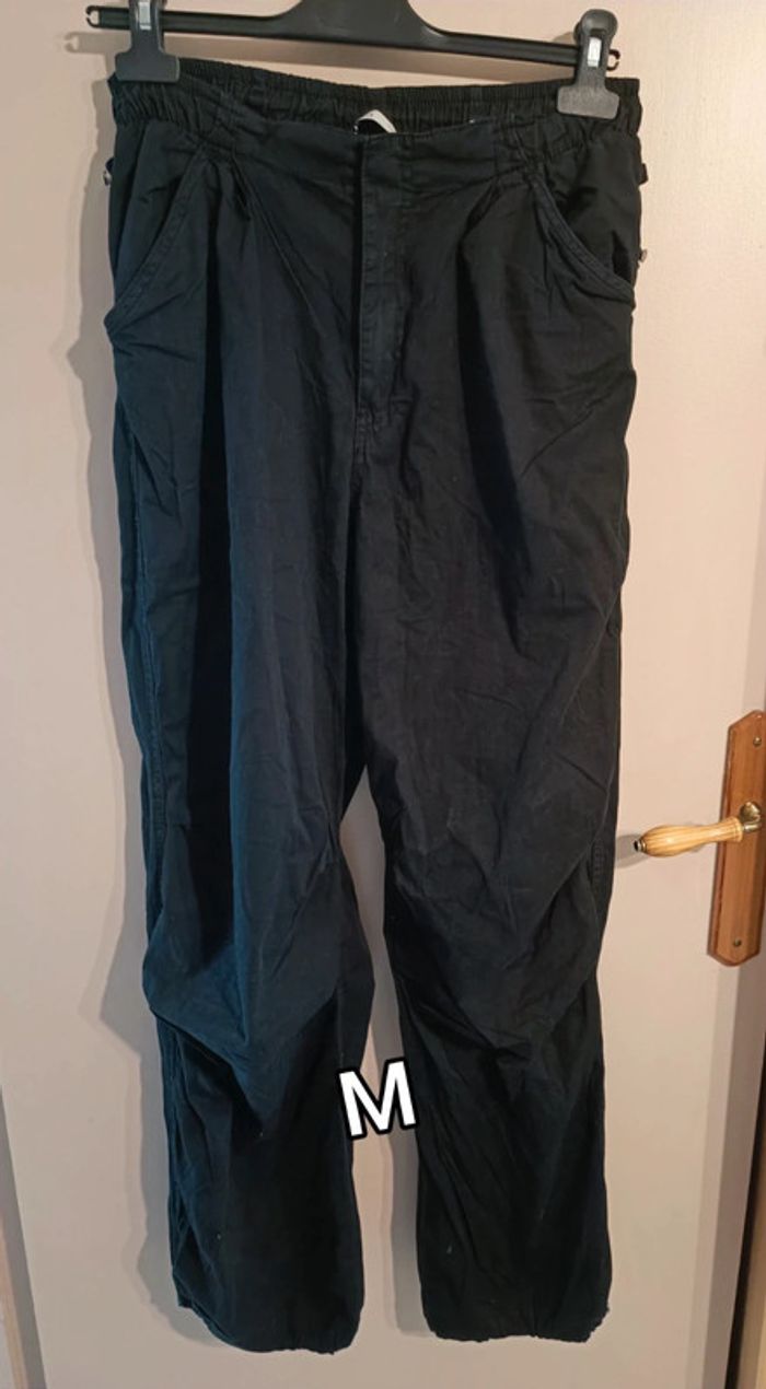 Pantalon noir taille M Bershka