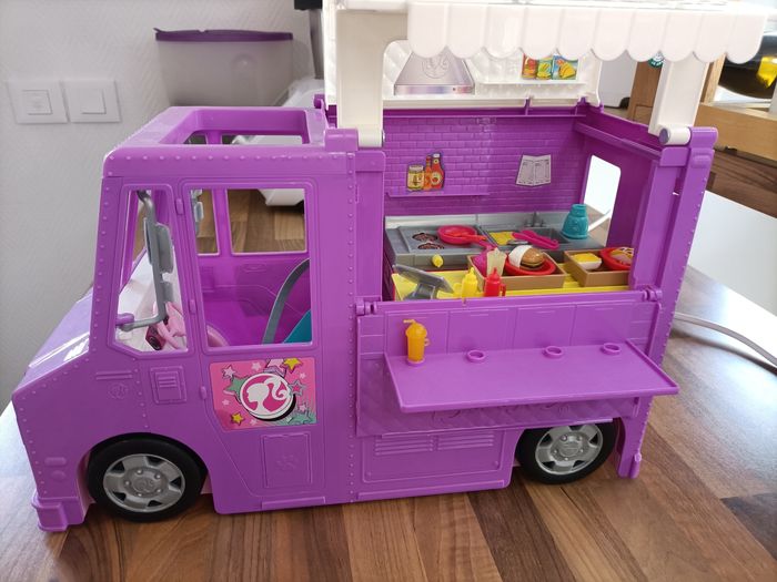 Camion foodtruck avec 1 barbie et alimentation - photo numéro 7