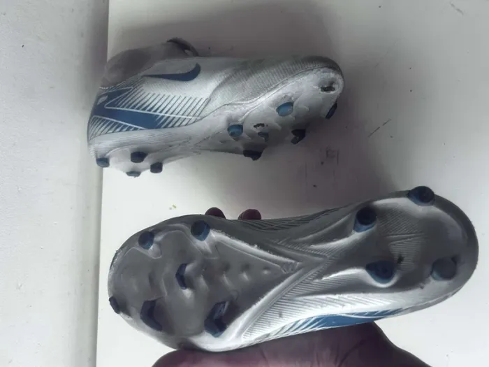 Nike crampons Air Zoom taille 32 enfant - photo numéro 5