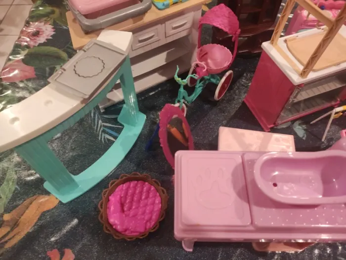 Lot accessoires barbie mobilier - photo numéro 2