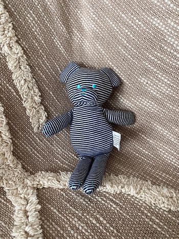 Peluche doudou 20cm Hachette livre ours bleu marine rayé blanc parfait état