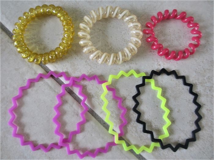 Lot colliers, bracelets, chouchous ressort, bagues - photo numéro 7