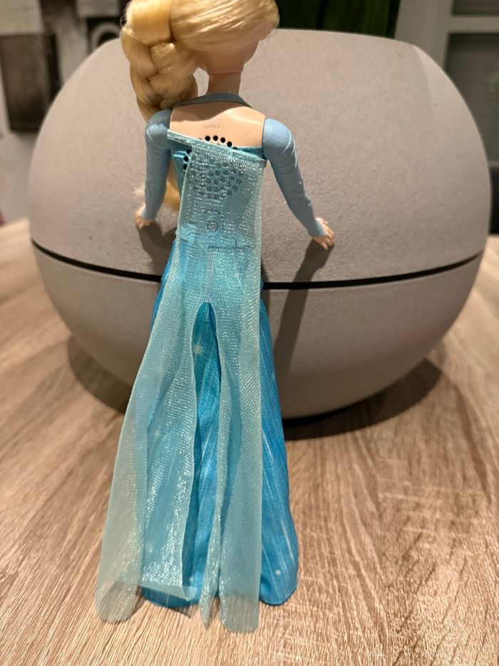 Poupée reine des neige Elsa chantante - photo numéro 4