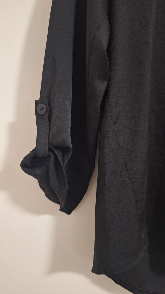 Blouse noire Rue des Abesses– Élégance minimaliste & coupe fluide - photo numéro 2