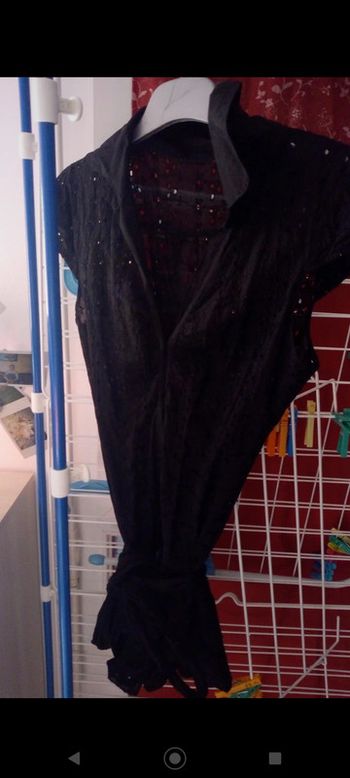 Tunique noire en dentelle