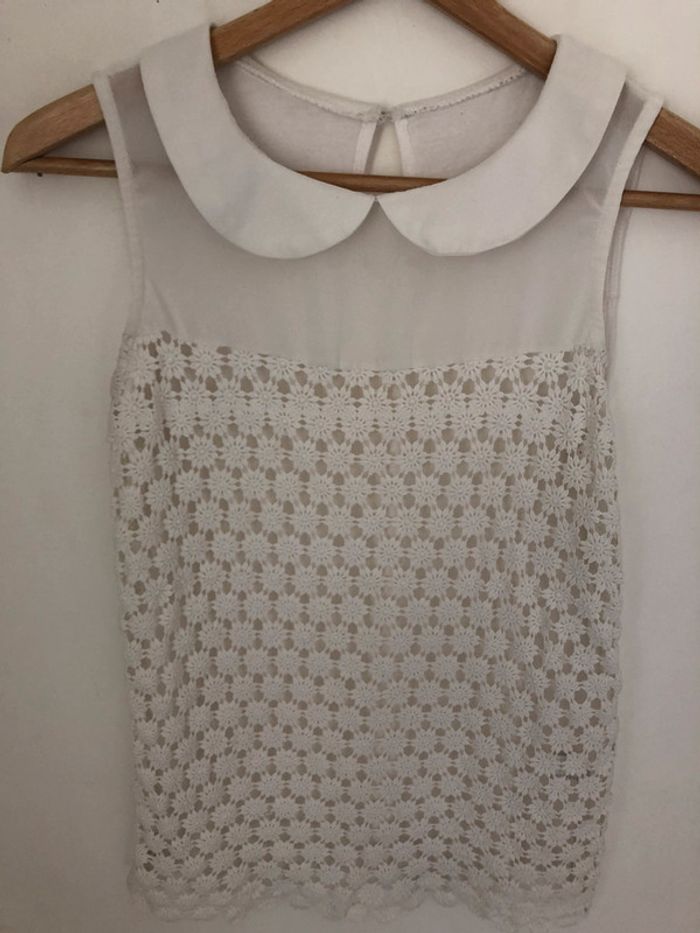 Top blanc avec broderies fleurs col claudine - photo numéro 2