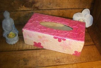 Boite a mouchoir en bois rose fleur