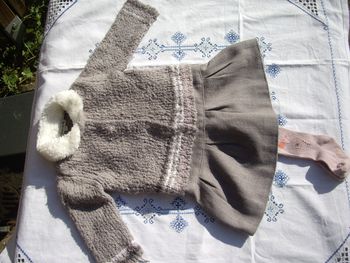 Ensemble robe et gilet 12 mois Grain de blé TBE