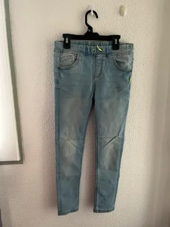 Jean taille  9/10 ans💫