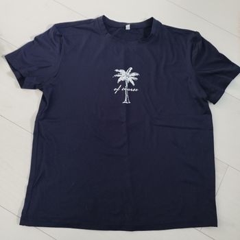 Tee shirt bleu marine assez large