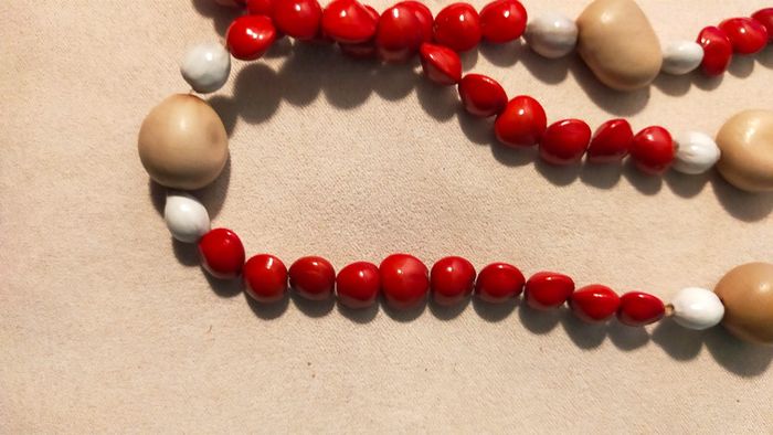 Collier vintage en graines naturelles rouges & ivoire végétal – Collection Terres d’Ailleurs - photo numéro 11