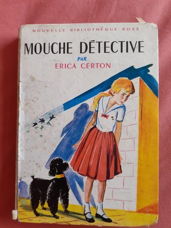 Mouche Détective par Erica Certon