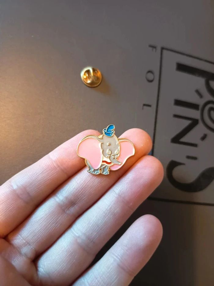Pin's Dumbo 🐘 - photo numéro 3