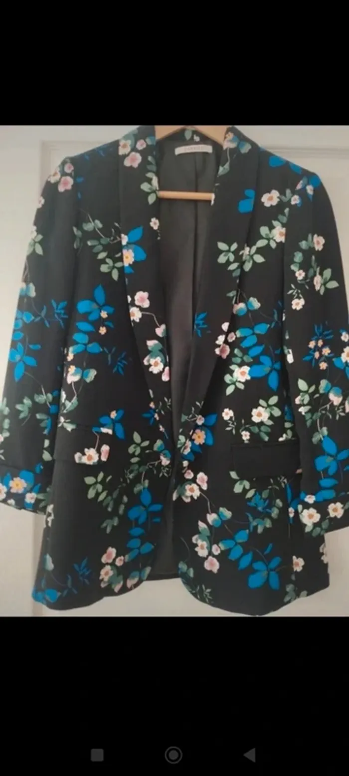 Veste noire à fleurs camaïeu 36 - photo numéro 2