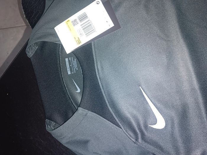 Haut d'entraînement Nike taille S - photo numéro 3