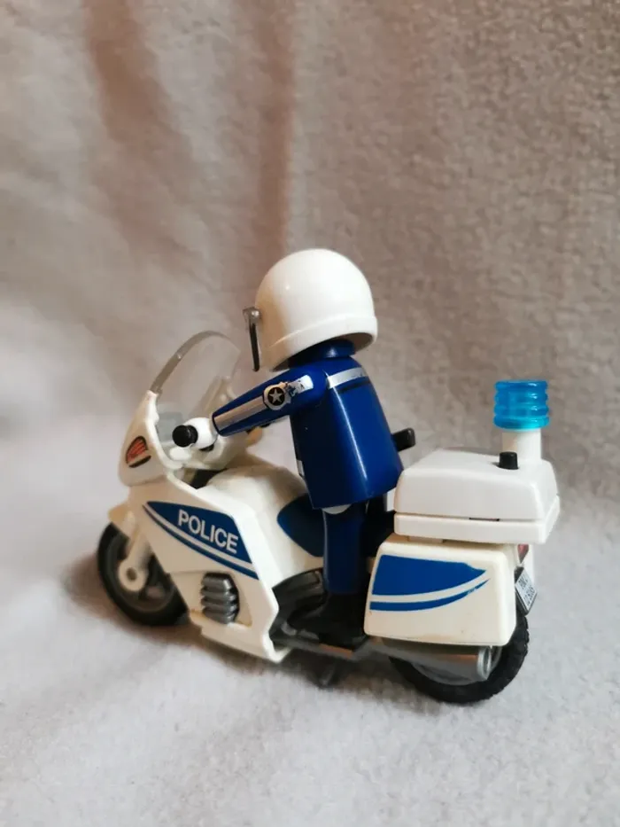 Playmobil moto police - photo numéro 2