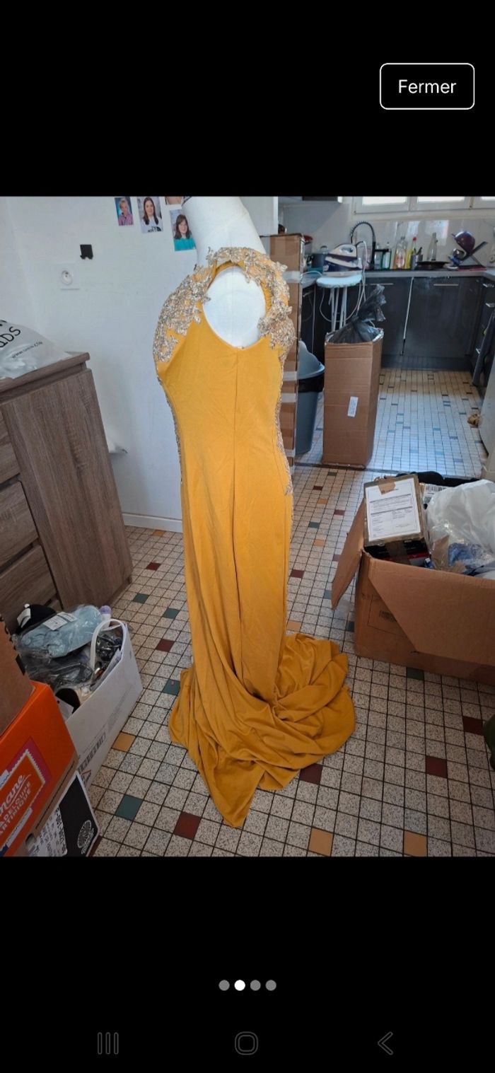 Robe de soirée couleur moutarde taille 36 neuve - photo numéro 2