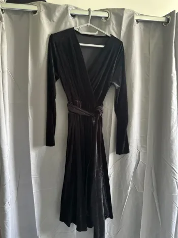 Robe mi-longue en velours plissée