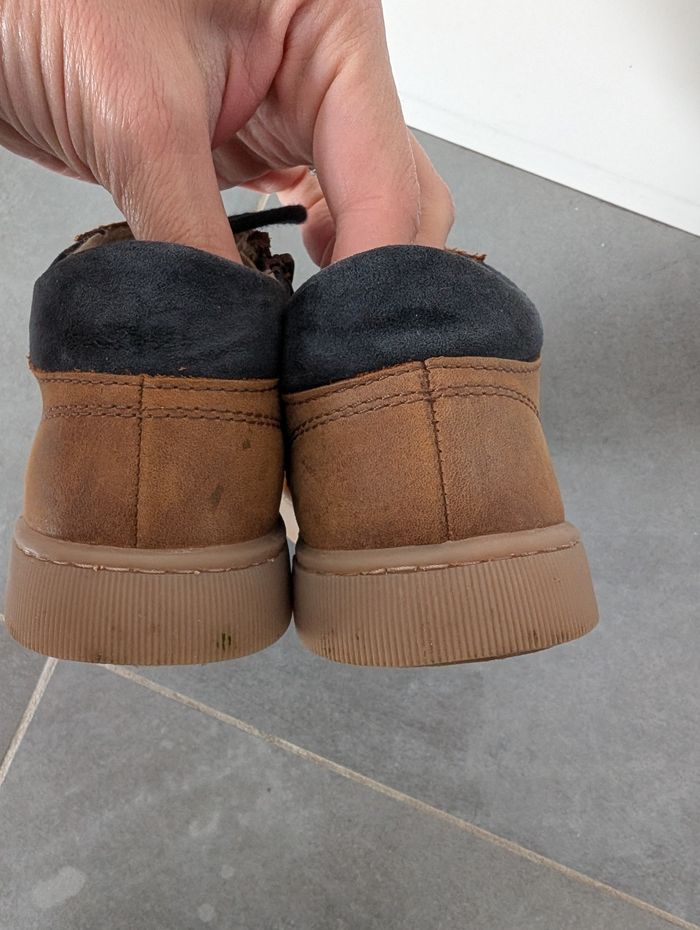 Paire de chaussures en cuir - photo numéro 2