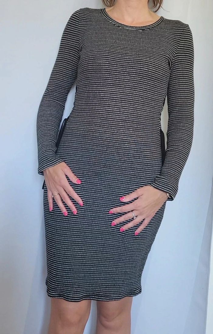 Robe mi longue moulante - photo numéro 4